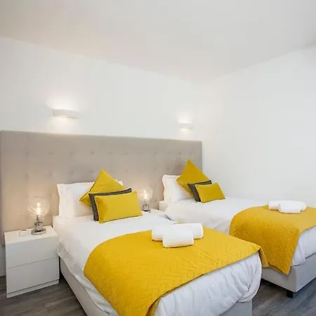 Villa Matilde - Luxury 3 Bed 3 Ensuite Pool Aircon Quarteira