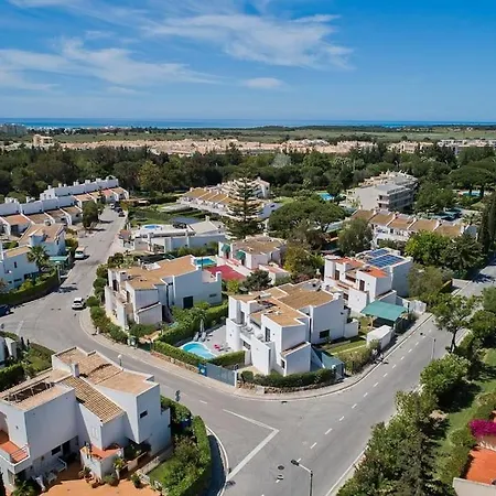Villa Matilde - Luxury 3 Bed 3 Ensuite Pool Aircon Quarteira