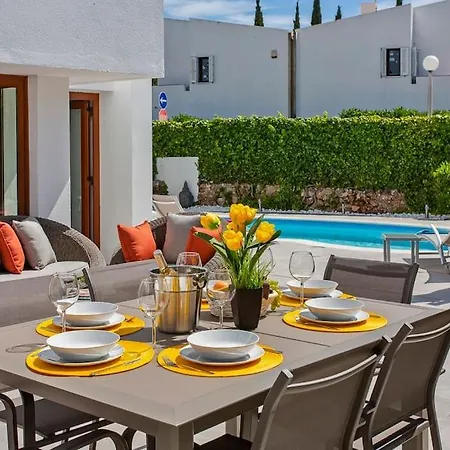 Villa Matilde - Luxury 3 Bed 3 Ensuite Pool Aircon Quarteira