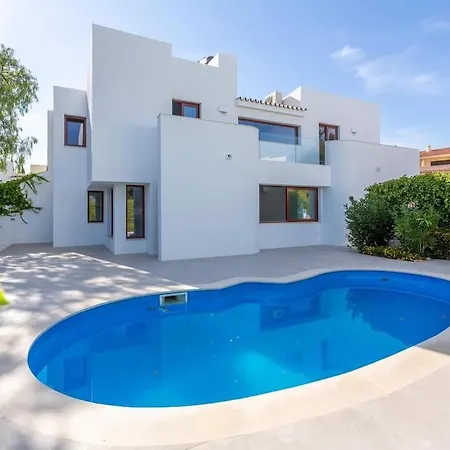 Matilde - Luxury 3 Bed 3 Ensuite Pool Aircon Villa *