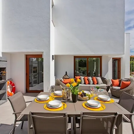 Matilde - Luxury 3 Bed 3 Ensuite Pool Aircon Quarteira